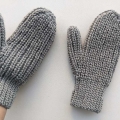 crochet woman's flat mittens - back (outer) side