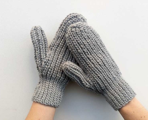crochet woman's flat mittens pattern