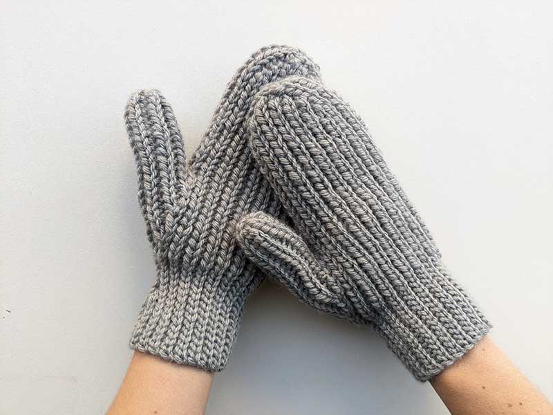 crochet woman's flat mittens pattern