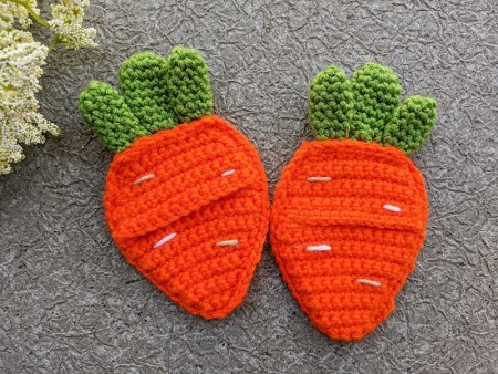 crochet carrot treat pocket pattern