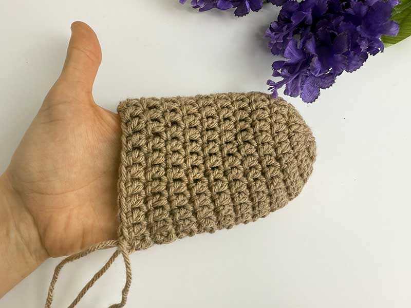 13 centimetres before the thumb opening of the crochet basic two color mitten
