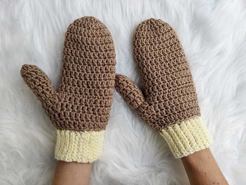 crochet basic two color mittens - back side