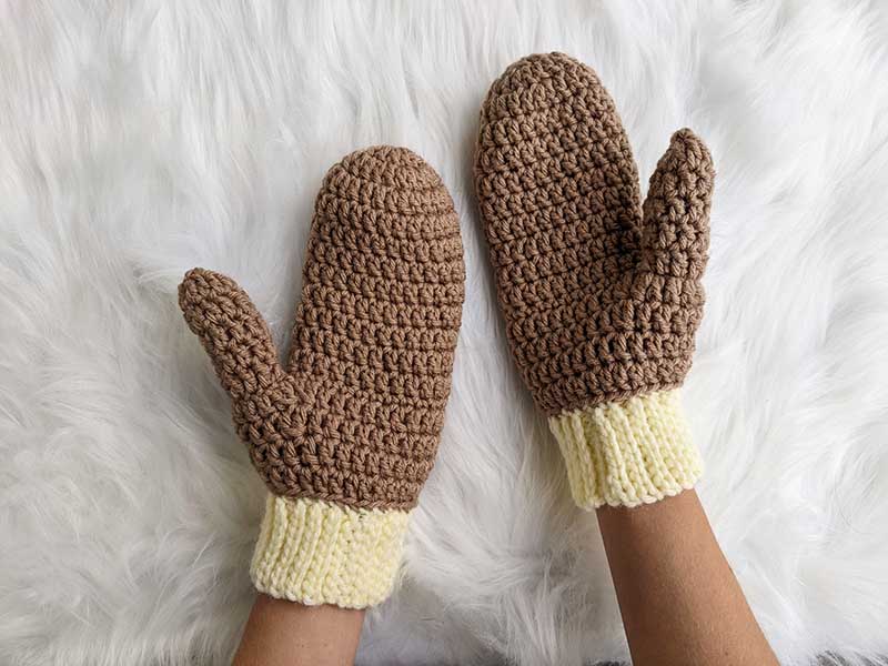 crochet basic two color mittens - palm side