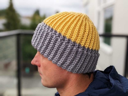 crochet pattern of a two-color hat for men