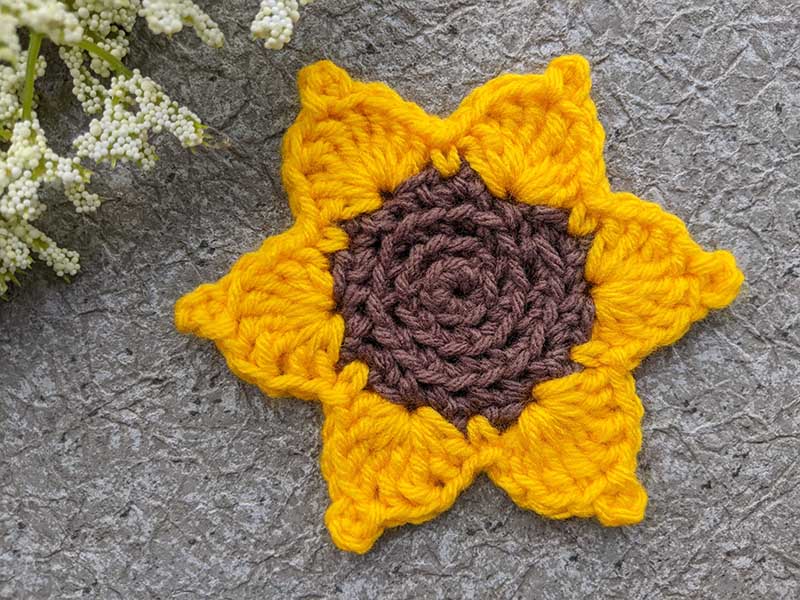 crochet sunflower head - close-up view