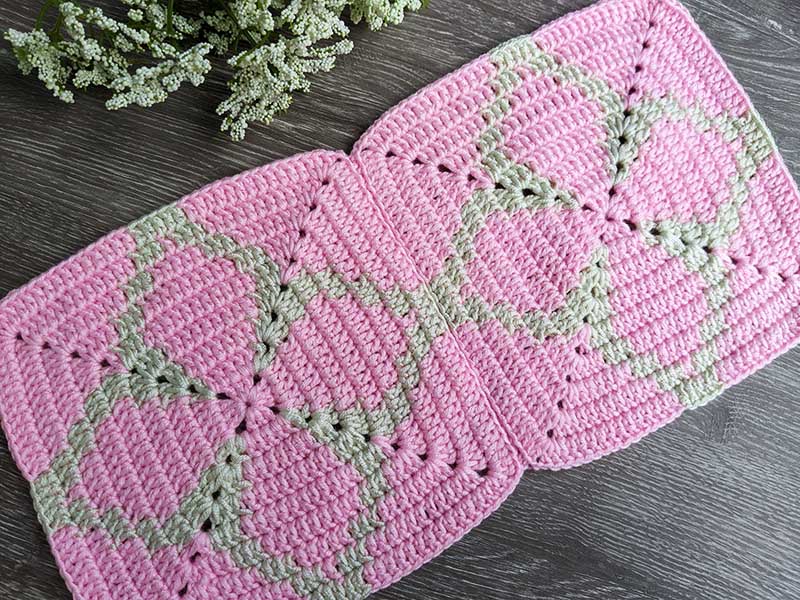 crochet two-color flower granny square for blankets