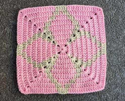 crochet two-color flower granny square pattern