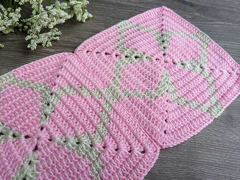 crochet two-color flower granny squares next to each other
