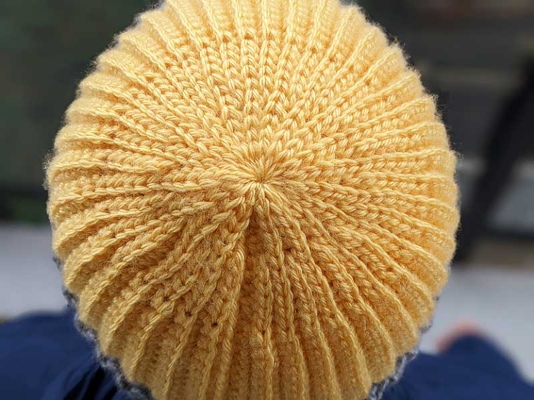 Free Crochet Men's Two-Color Hat Pattern - Crochet Bits