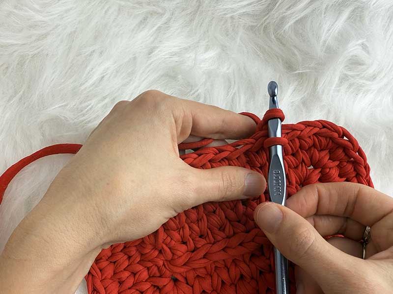 crochet basket - round 2 - step 5