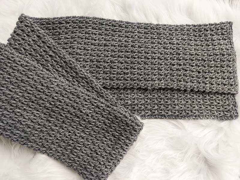 crochet men's one row scarf - folded in zigzag