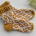 crochet snug mosaic socks made in light brown and white color