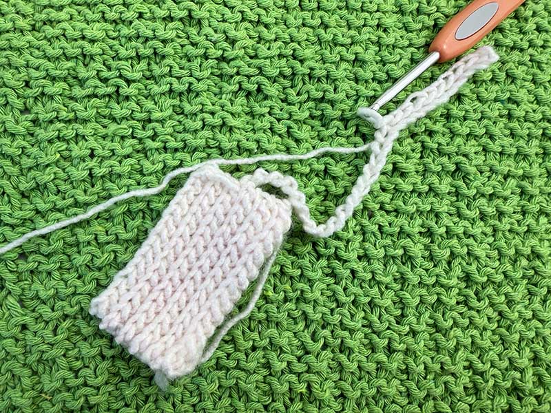 crochet the cuff of ribbed baby booty