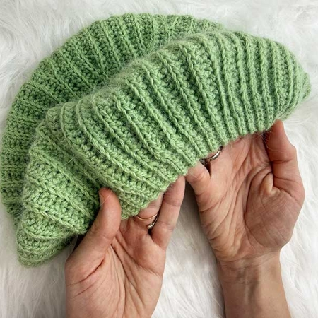 crochet french beret - showing its stretchiness