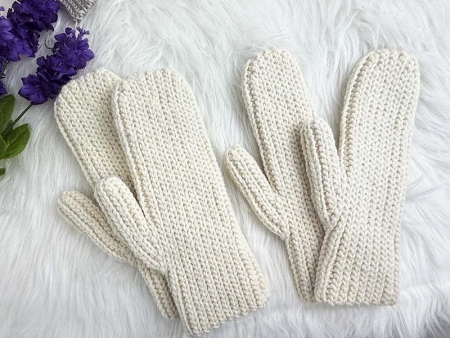 crochet flat couple-style ribbed mittens - a male and a female pair
