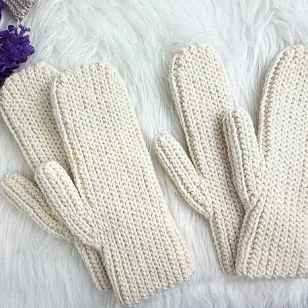 crochet flat couple-style ribbed mittens - a male and a female pair