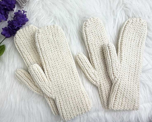 crochet flat couple-style ribbed mittens - a male and a female pair