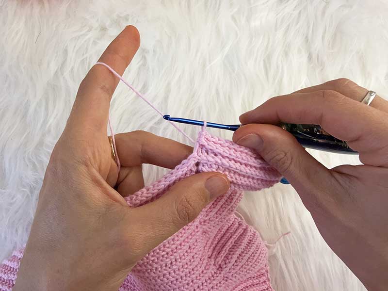 crochet slip stitch to join the short rows smoothly - step 4