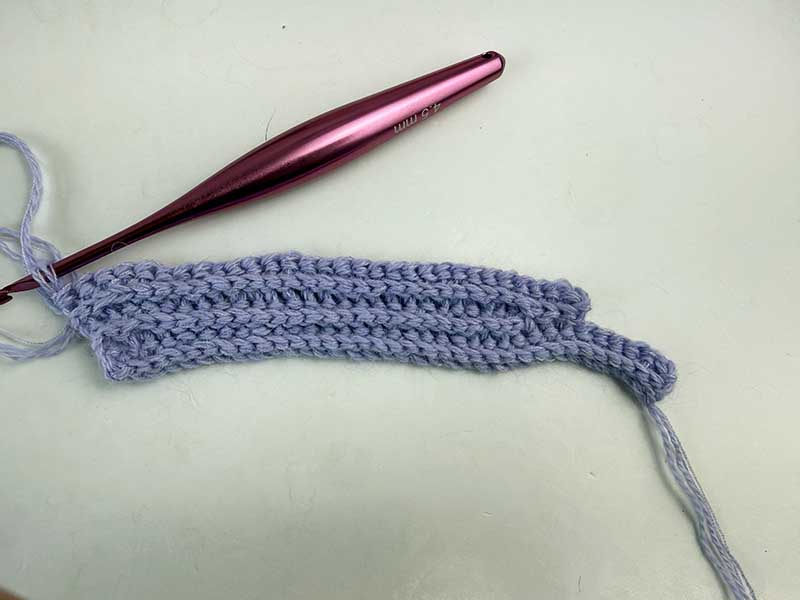 crochet ear flap of the kitty hat - step 3